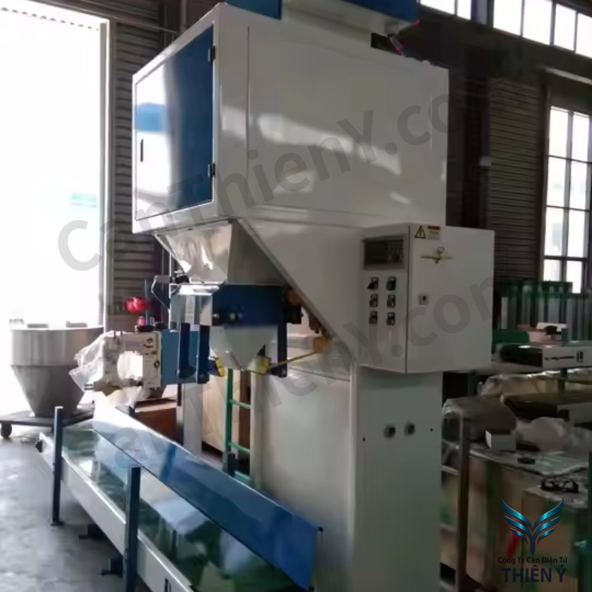 Cân đóng bao thức ăn chăn nuôi – Chính xác, bền bỉ, bảo hành 18 tháng Thiên Ý